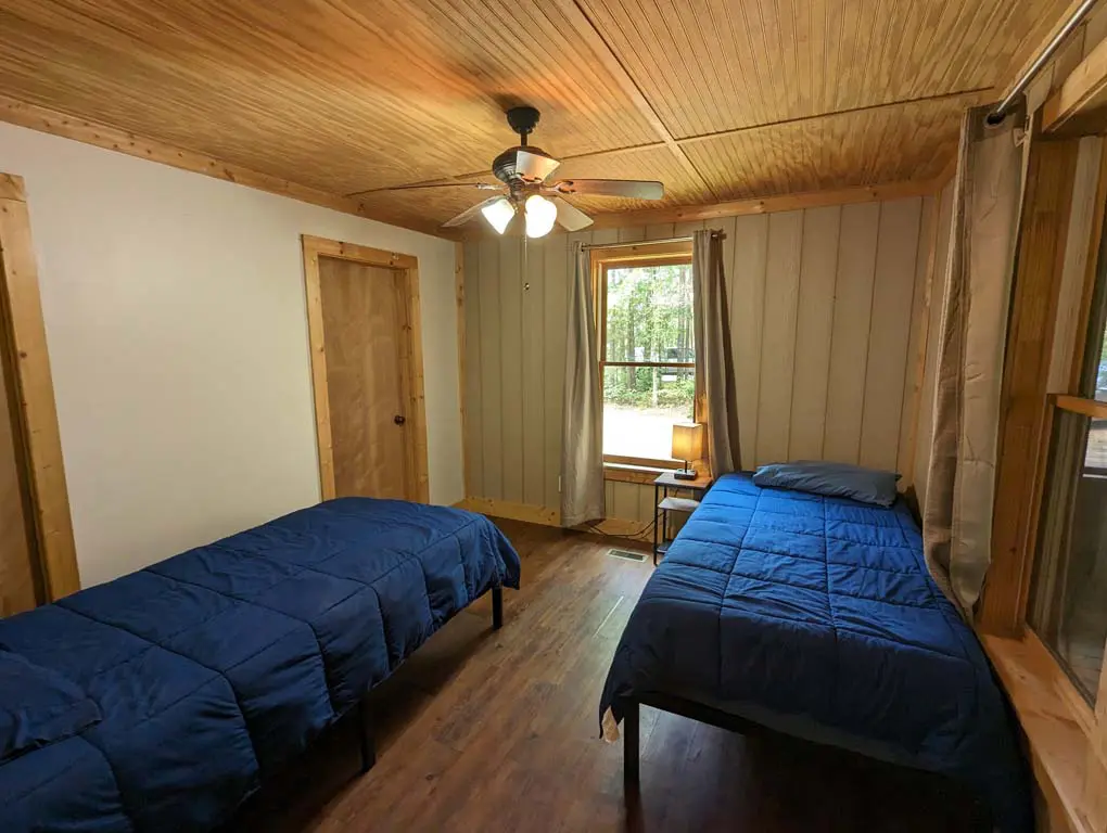 A bedroom in a chalet